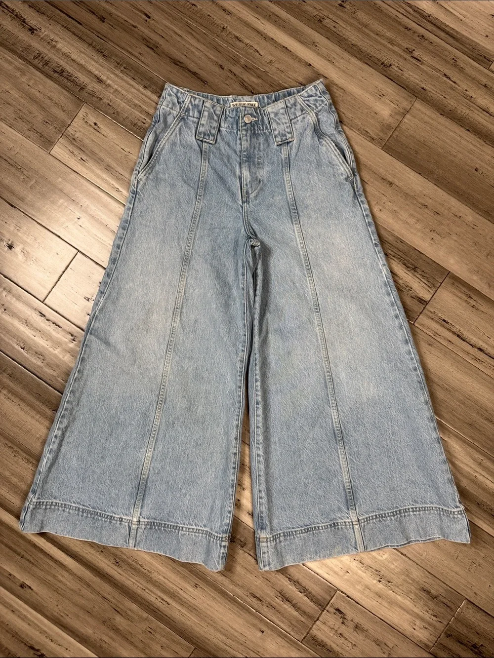 FREE PEOPLE WE THE FREE SHEER LUCK CROPPED WIDE LEG JEANS SIZE 26 LIGHT WASH